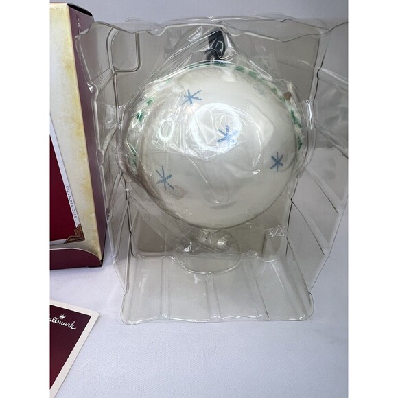 Hallmark 2005‎ "SKATING LESSON" Walt Disney's Bambi Keepsake Ornament - Picture 4 of 6